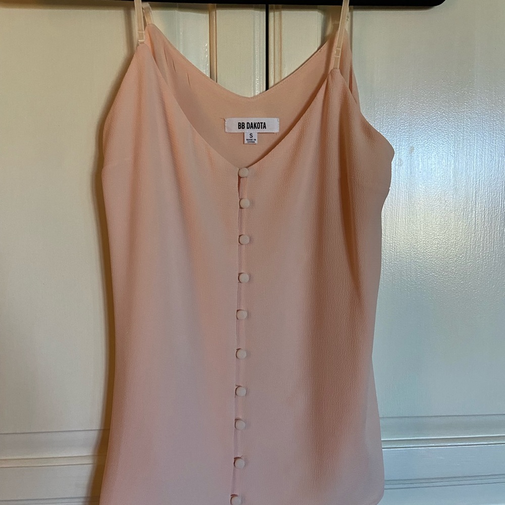 pink tank top